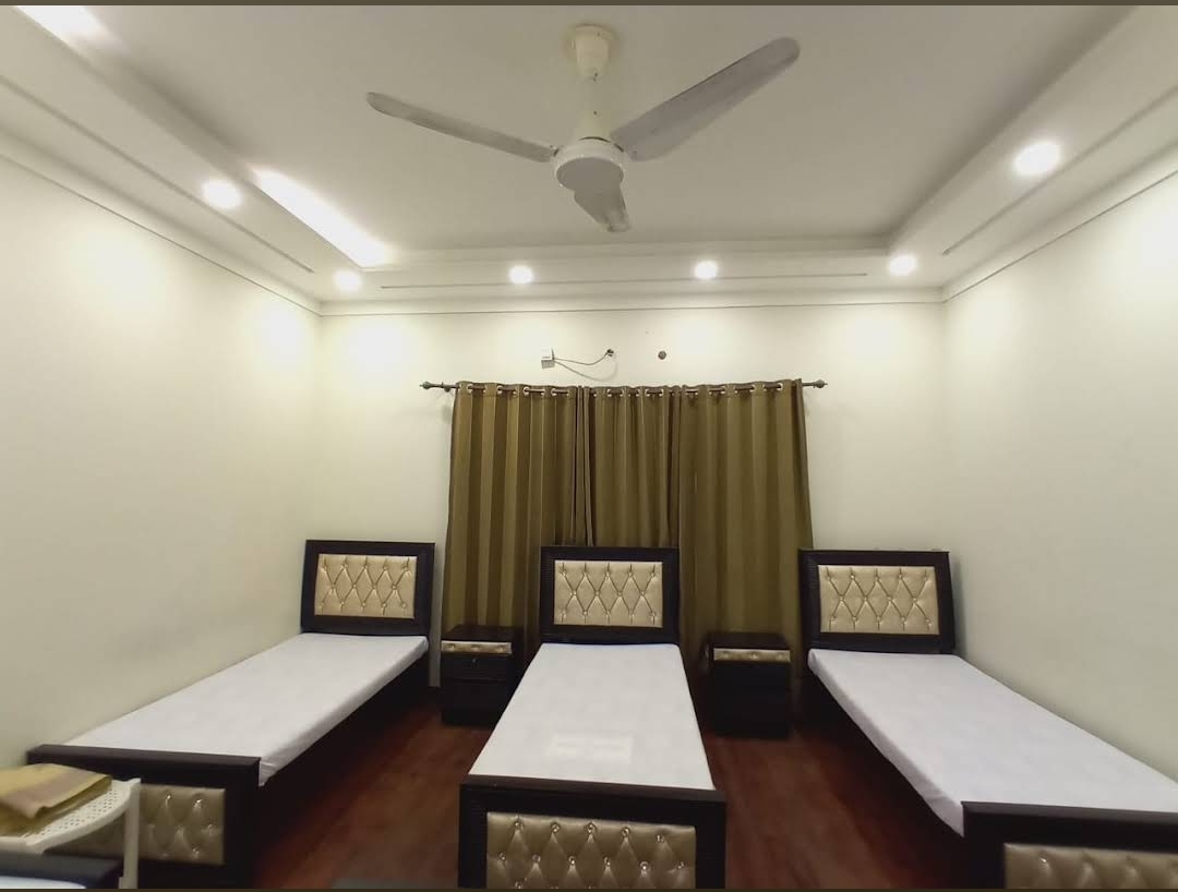 Residencia Group of Boys Hostel