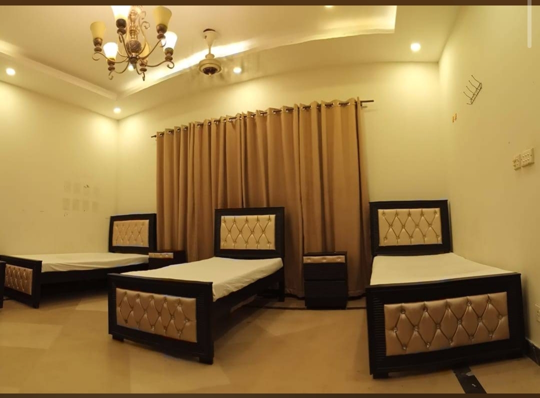 Residencia Group of Boys Hostel image 3